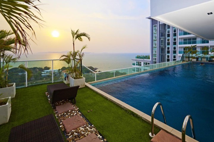 The View Cozy Beach Residence Pattaya
