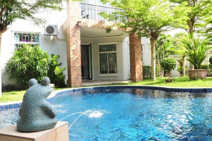 Beach Front exclusive  house for sale  Ban Amphur Pattaya 