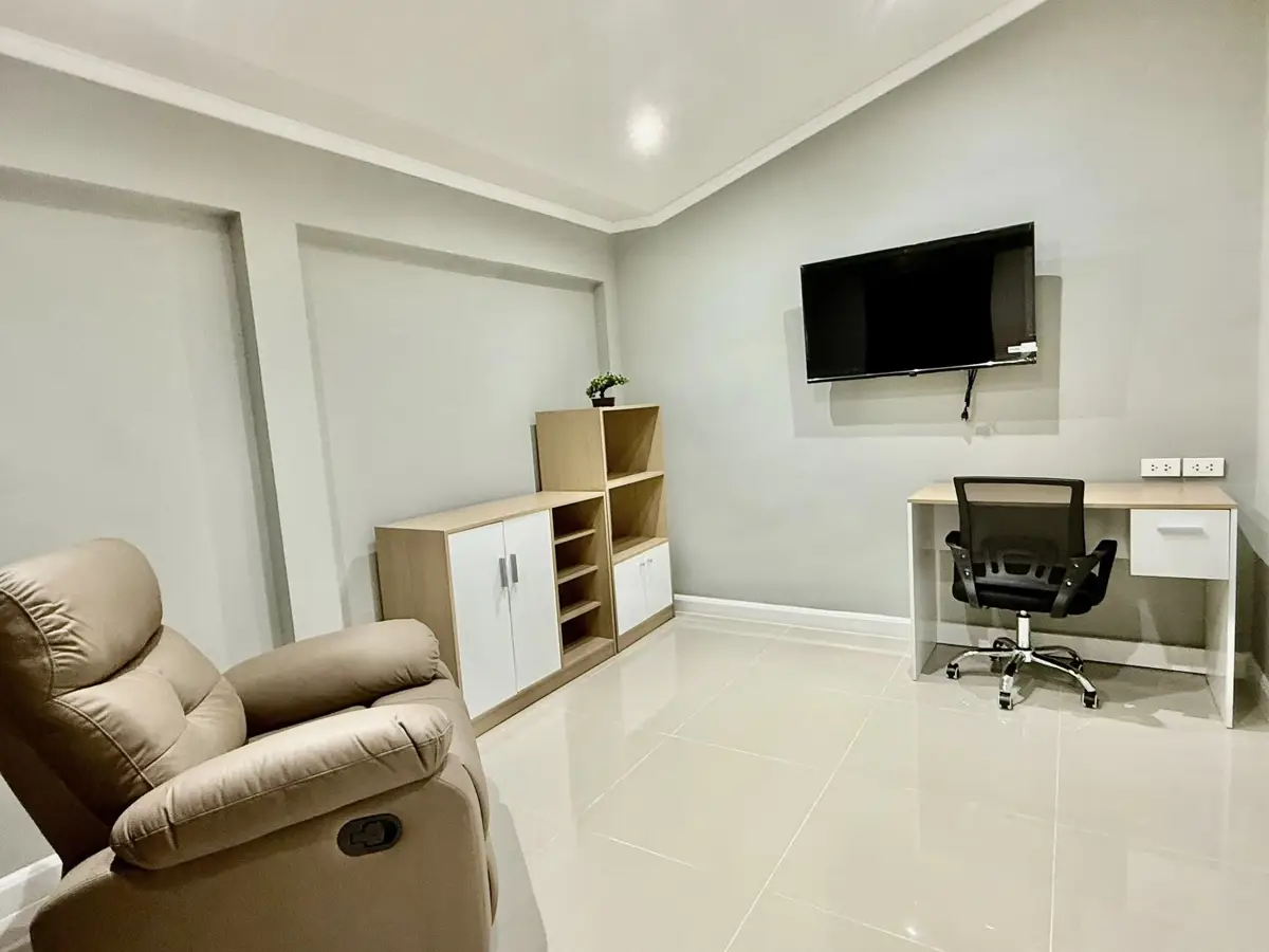 Bedroom / Office