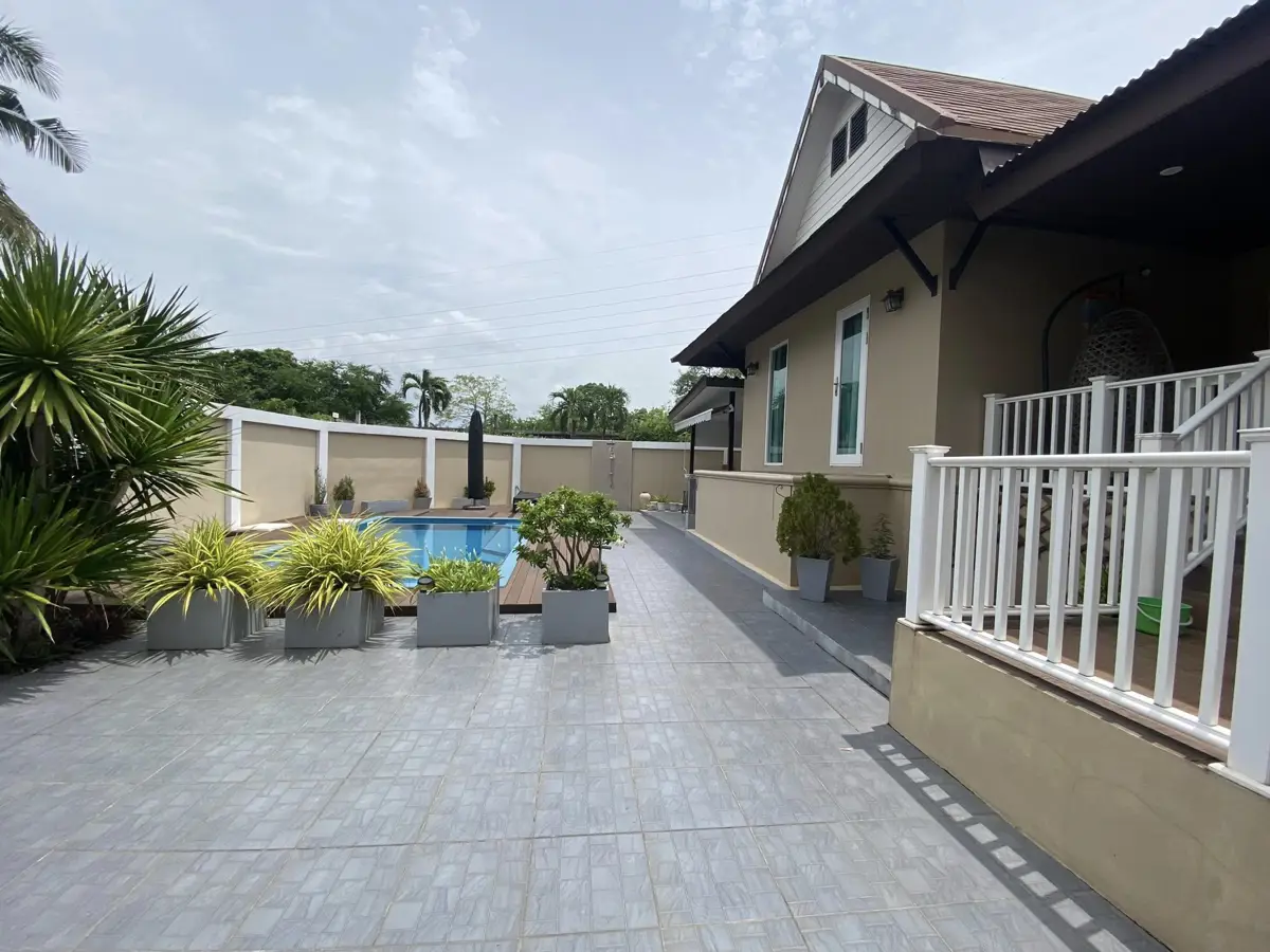 Corner Pool Villa in Chaiyaphruek 2 