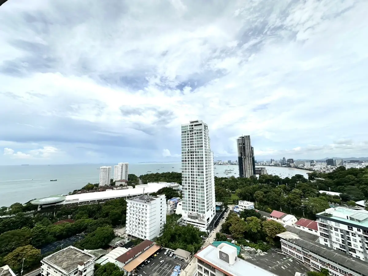 Condo in Pratumnak Hill