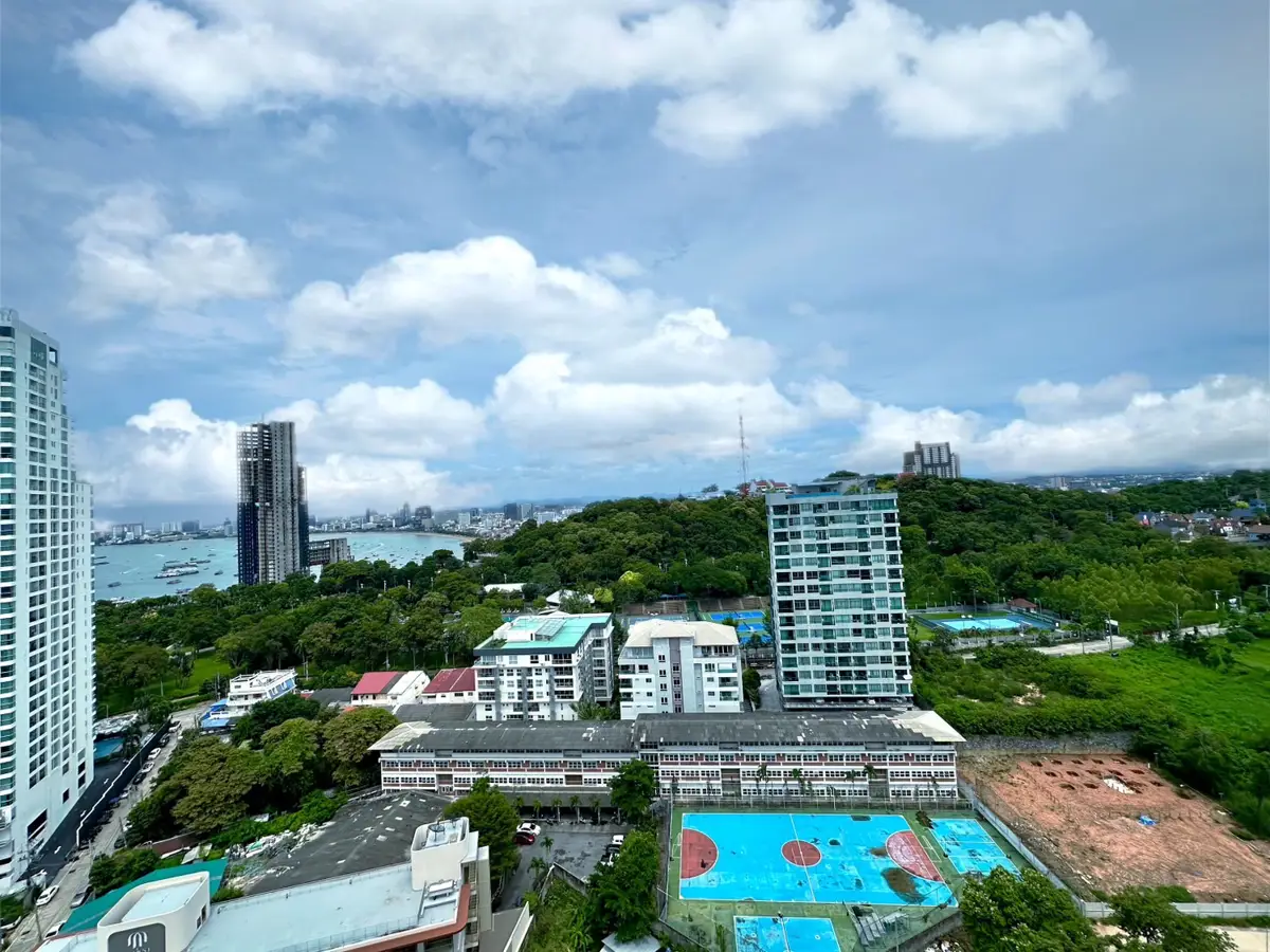Condo in Pratumnak Hill