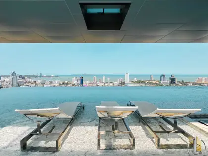 Rare Location High floor Condo With sea view  in Nort Pattaya
