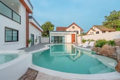 5 Bedroom luxury house for Sale Ready to move in