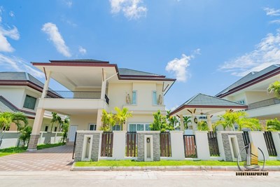 4 Bedroom house for Sale with Private Swimming pool in Huay yai Pattaya