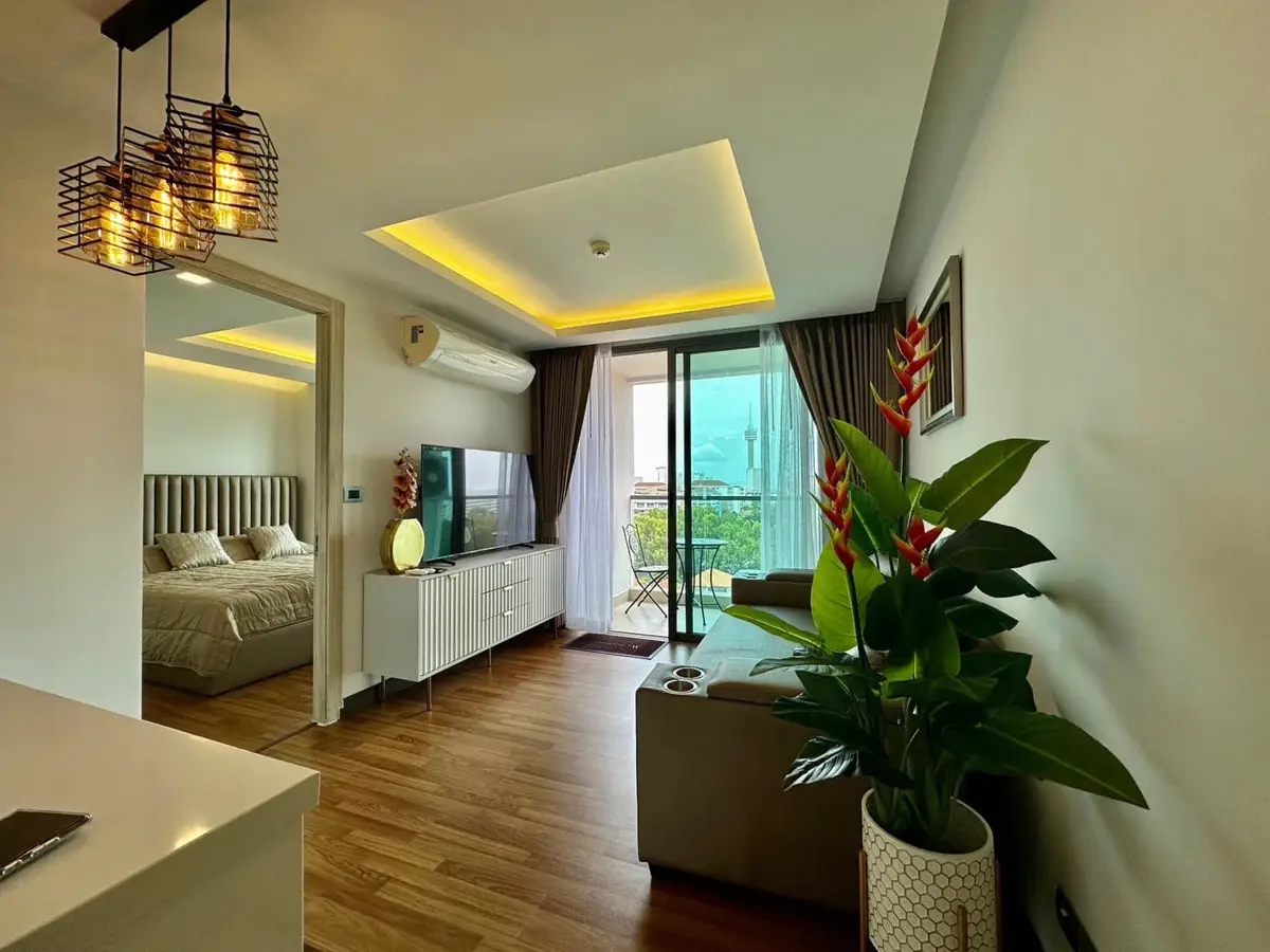 1-Bed Condo for Rent in The Peak Towers