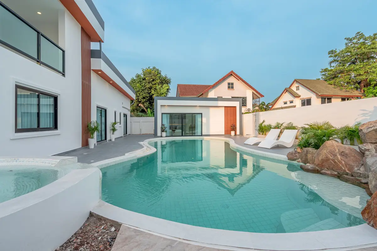 5 Bedroom luxury house for Sale Ready to move in