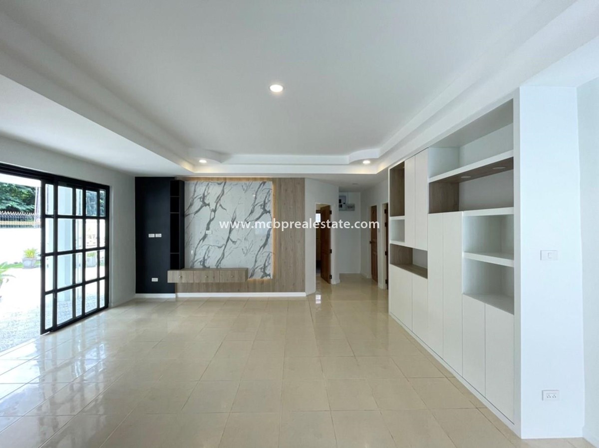 3 Bedrooms, House for Sale on Pratumnak Pattaya