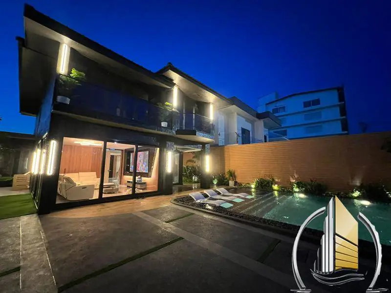  Pool Villa 7 bedroom for sale/rent : ViewPoint village Pattaya
