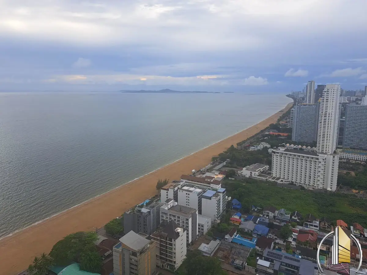 1-Bed Reflection Beachfront Condo for Rent in Jomtien, Pattaya 