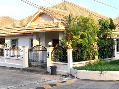 Single house for sale in Royal Park Hill Village in East Pattaya 