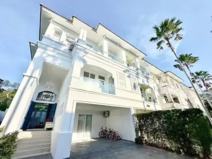 5 Bedroom Luxury Pool Villa for Sale - 100 meters walk to Na Jomtien beach