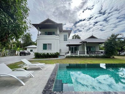 Stunning Pool Villa for sale on 1 Rai Land