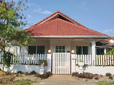 For sale! 3-Bedroom house with hugr land size