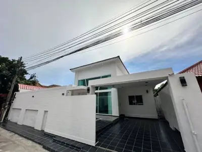 Pool villa for sale in town with rental guarantee!