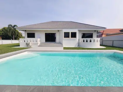 4 Bedroom House with Pool for Sale in Bangsaray