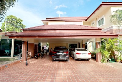 Luxurious 5-Bedroom Home , Platinum Villa in Pong