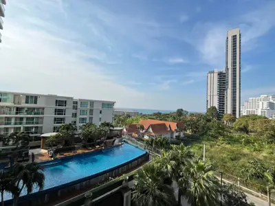 Nice view 1-bedroom condo  for rent at The Peak Towers