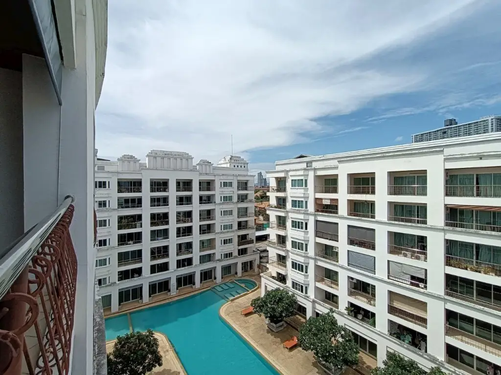 T.W. Jomtien Beach Condo for sale in foreign name