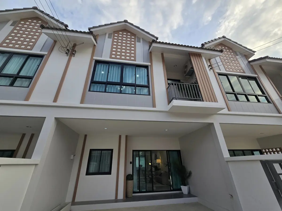 Town home for sale - 3 bedrooms