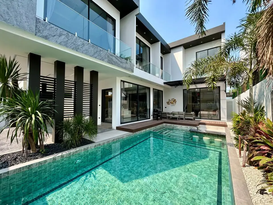 Modern style pool villa for sale near Jomtien Beach