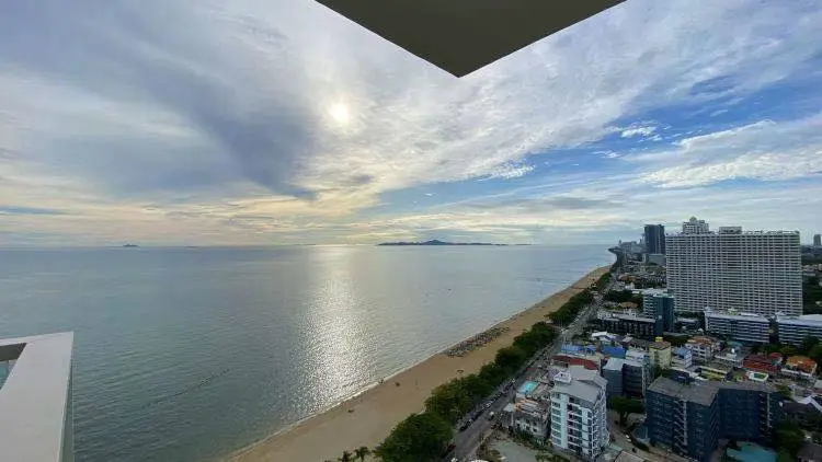 Cetus Beachfront Condominium Pattaya for sale 