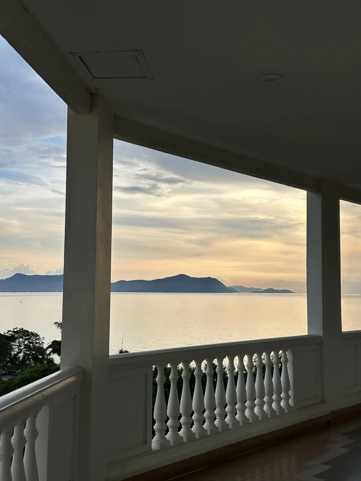 Baan Somprasong Condominium Beach front for rent 