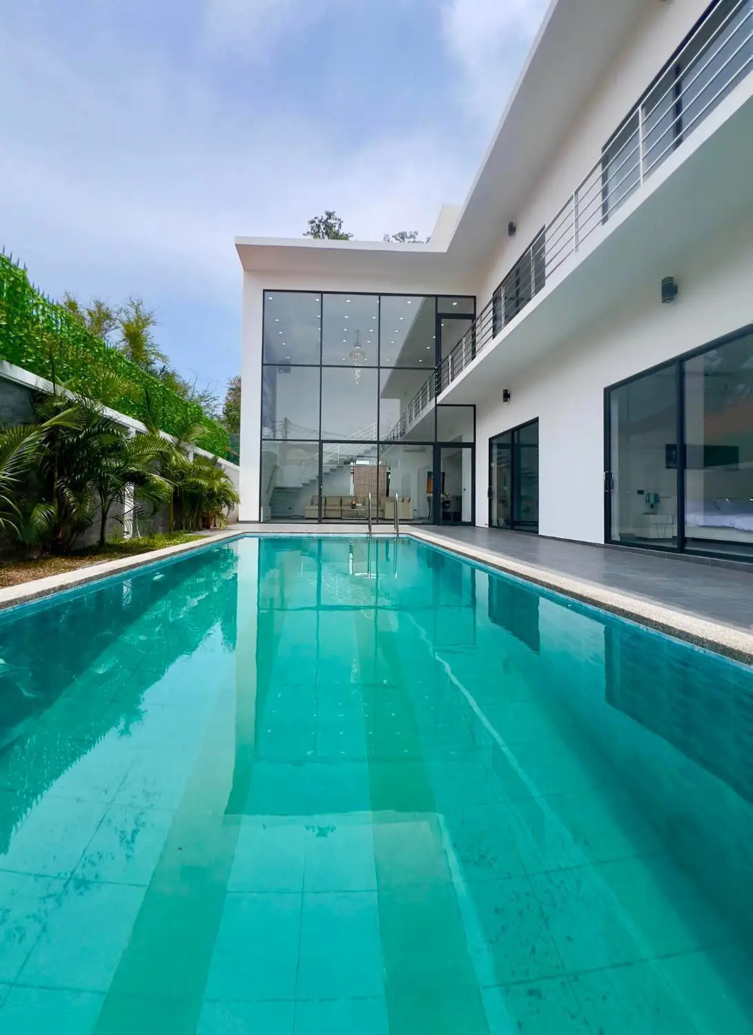 New modern pool villa on Pratumnak Hill for sale 
