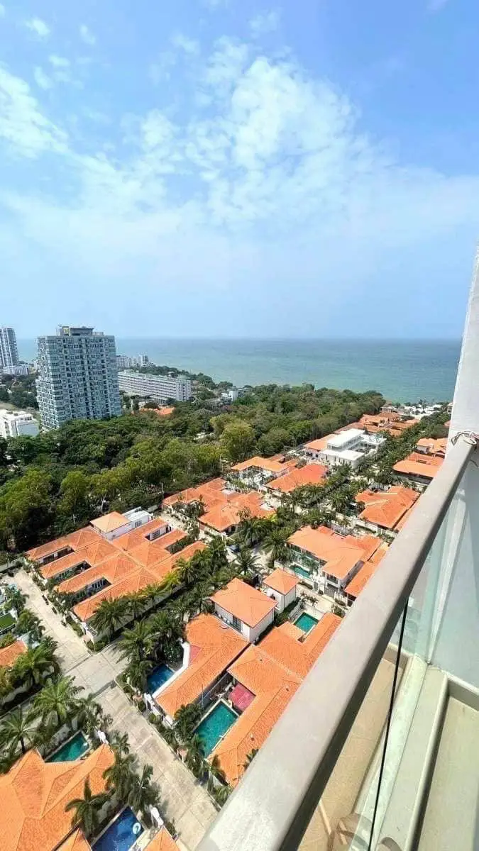 For sale! 1-bedroom condo at The Peak Towers Pattaya