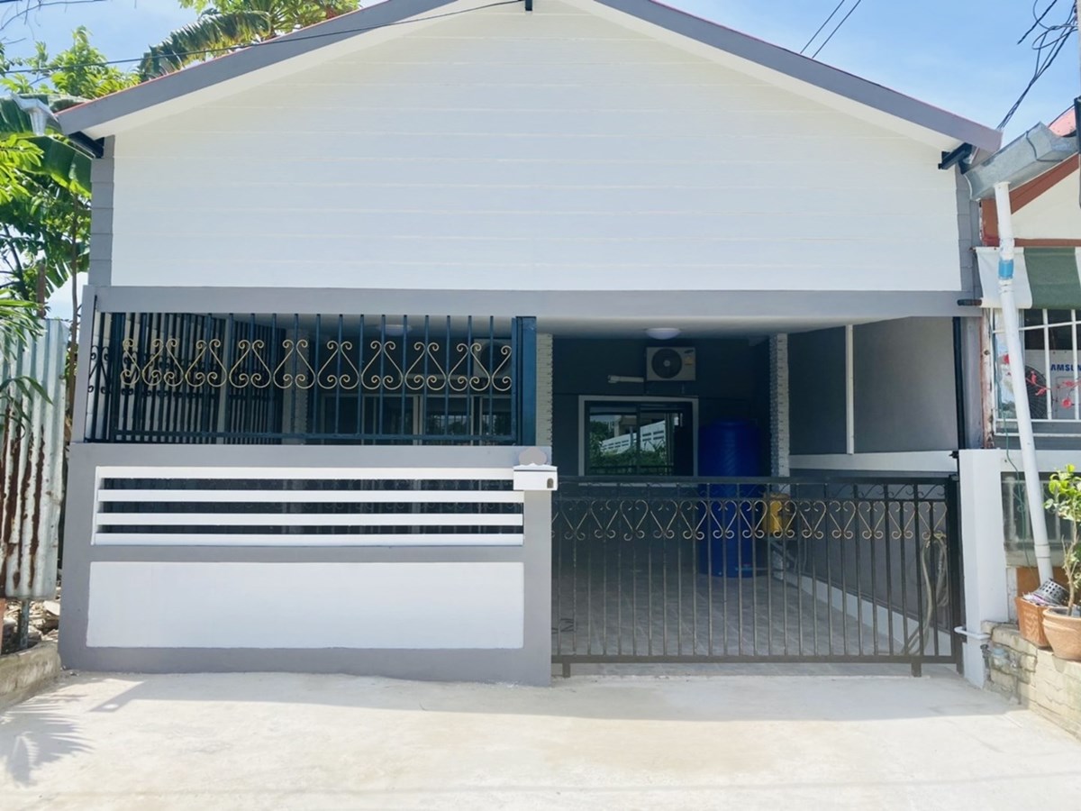Newly renovated townhouse convenient transportation in South Pattaya.