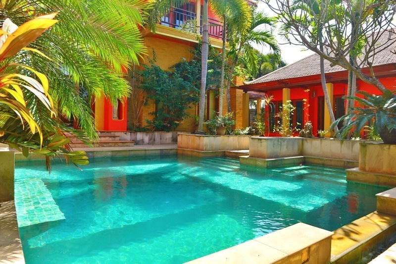 Sale Luxury Pool Villa in golf court area