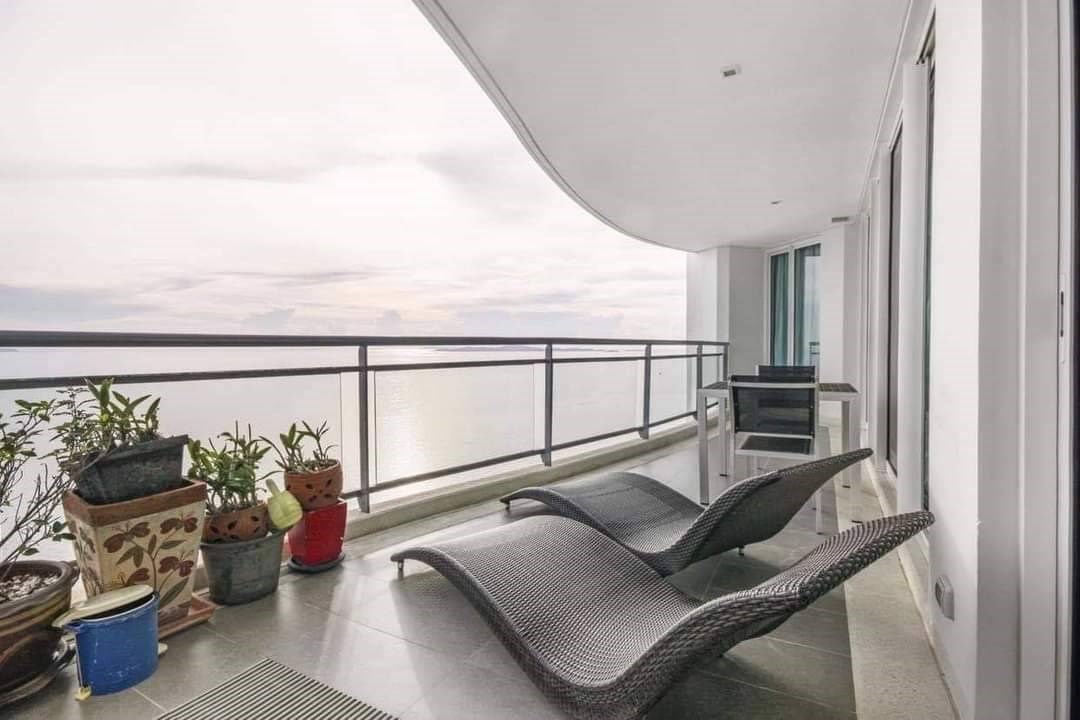 Luxury condo 3 bedroom for sale at Reflection