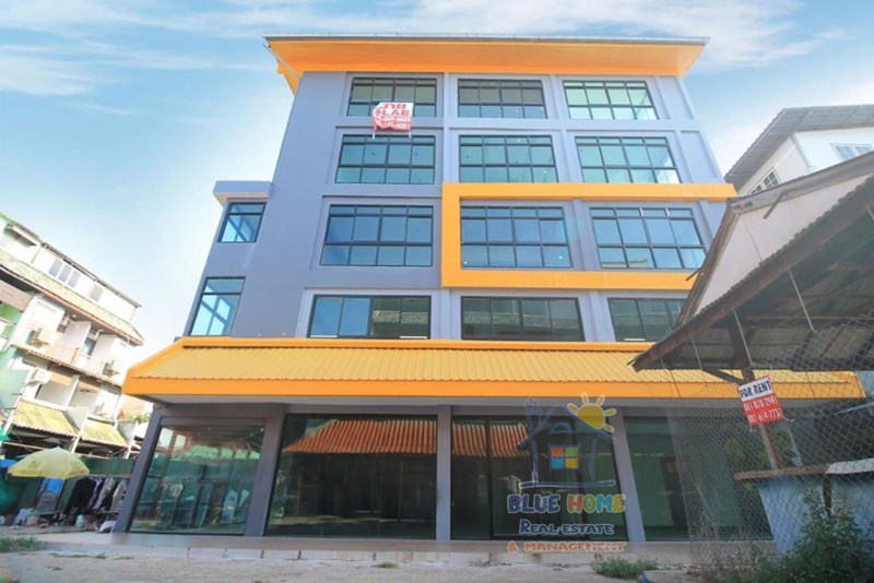 Commercial Building - Only 100 Meters From Beach Road - Pattaya Klang