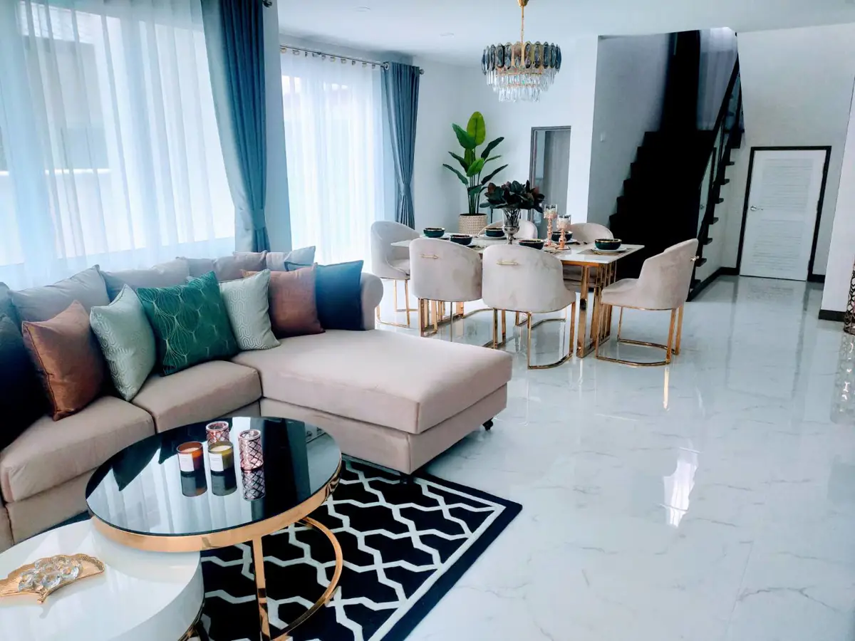 A  2 story, 4 bedroom, 4 bathroom house with pool