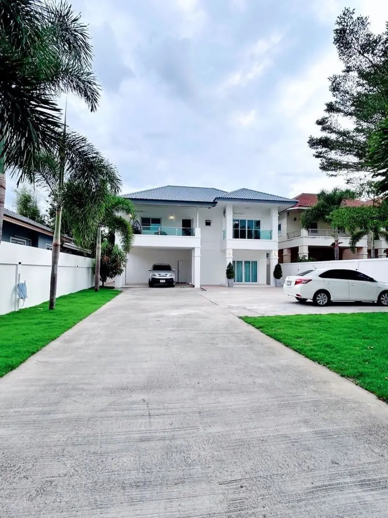 NICE AND MODERN HOUSE FOR SALE 10 KM FROM PATTAYA CITY