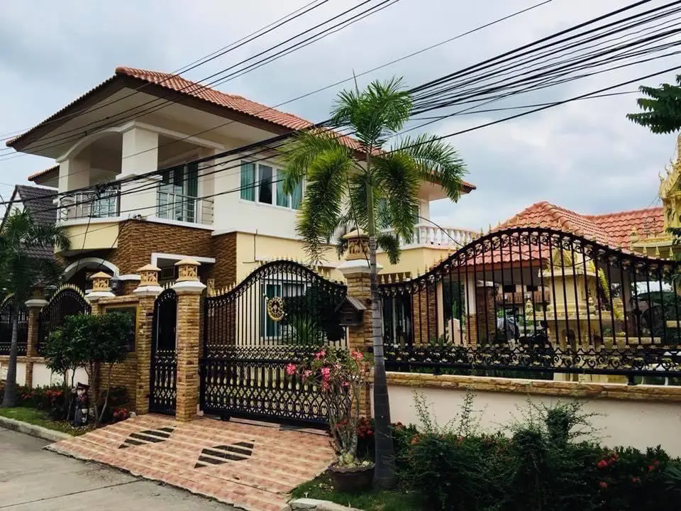 Sale fantastic 4 bedrooms 2 bathroom house Thapphraya