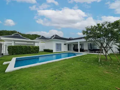 Luxuriöses Wohnen: Faszinierender 3-Zimmer, 2-Badezimmer Rückzugsort mit privatem Pool in Soi 102