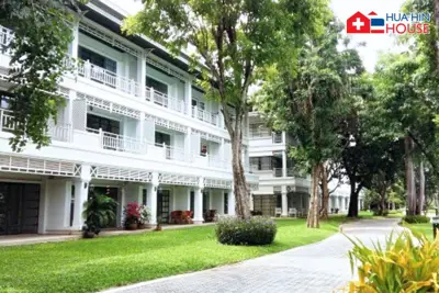 Garden View Townhouse Near the Beach