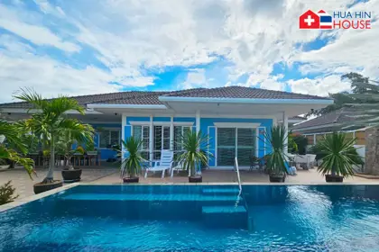 Moderne Villa mit privatem Pool