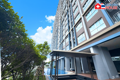 Modern 2-Bedroom Condo with Mountain View