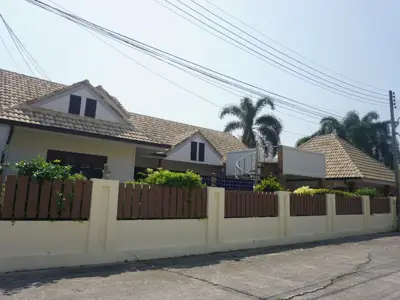 Exquisite 3 Bedroom Haven with Private Pool: Your Oasis Near Blueport Mall