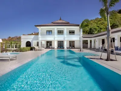 Luxuriöse Privatvilla: Wo Natur auf Eleganz trifft