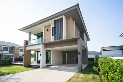"Zweistöckige moderne Luxusvilla im Herzen von Hua Hin"
