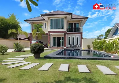 Charmantes zweistöckiges Haus mit privatem Pool