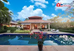 Discover Luxury at an Exquisite Pool Resort