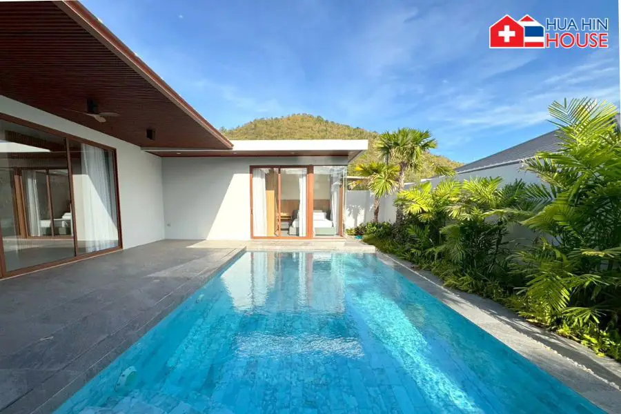 MODERN TROPICAL LUXURY VILLA FOR SALE IN HUA HIN