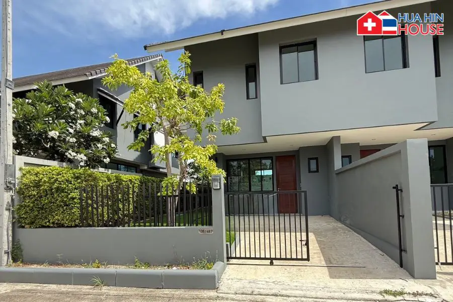 Brand New Semi-Detached Houses Soi 102