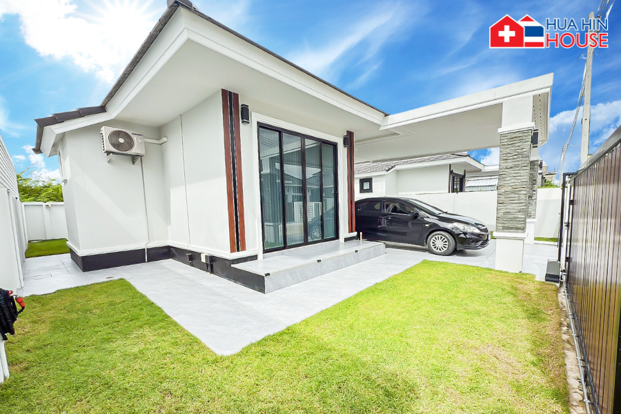 3-Bedroom Home with Mountain View 