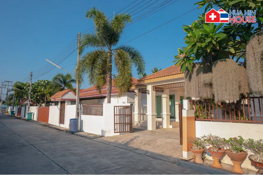 Charming Renovated Home for Sale – Peaceful Private Community