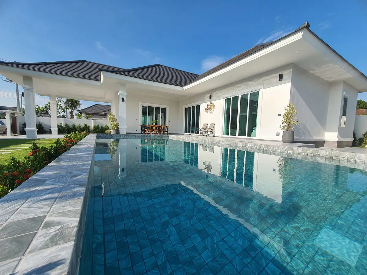 Nutzen Sie das letzte Grundstück: Tauchen Sie ein in dauerhaften Luxus in Ihrer ganz privaten Pool-Villa in Soi 88!